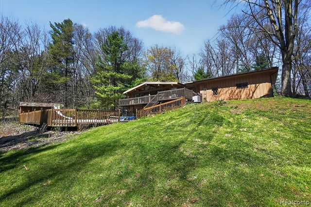 3301 Jewell Road, Howell, MI 48843