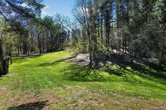 3301 Jewell Road, Howell, MI 48843