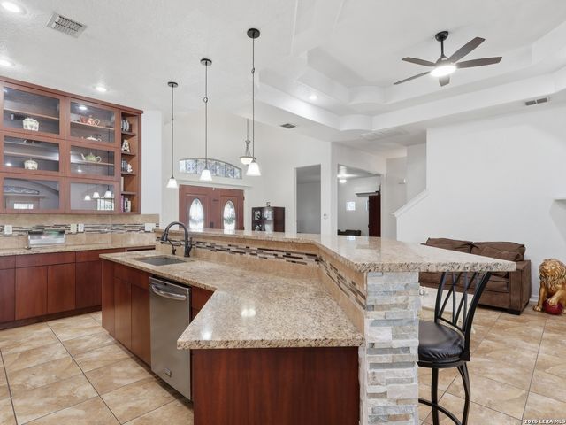 603 Sunshine Meadow, Adkins, TX 78101