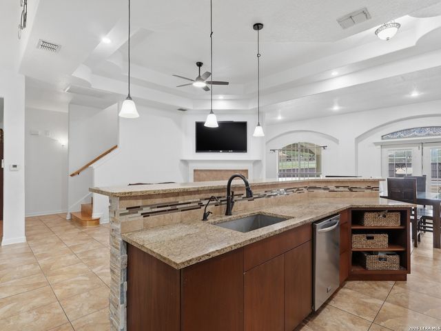 603 Sunshine Meadow, Adkins, TX 78101