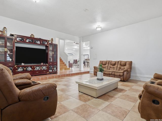 603 Sunshine Meadow, Adkins, TX 78101