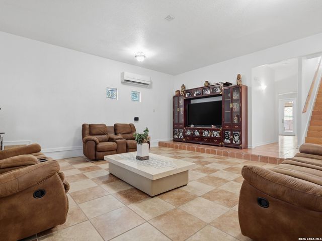 603 Sunshine Meadow, Adkins, TX 78101