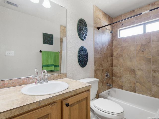 603 Sunshine Meadow, Adkins, TX 78101