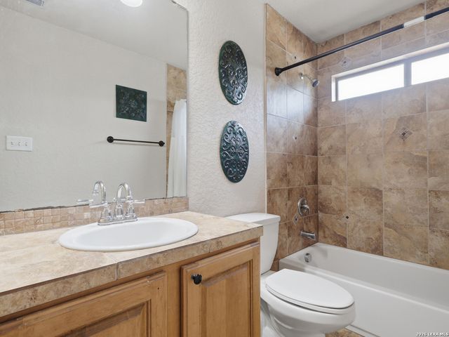 603 Sunshine Meadow, Adkins, TX 78101