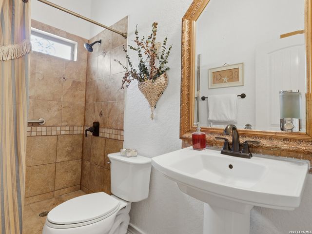 603 Sunshine Meadow, Adkins, TX 78101