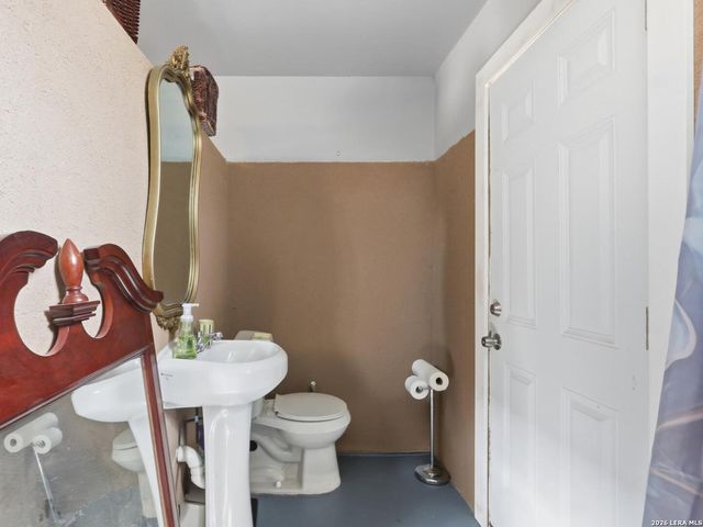 603 Sunshine Meadow, Adkins, TX 78101