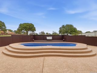 603 Sunshine Meadow, Adkins, TX 78101