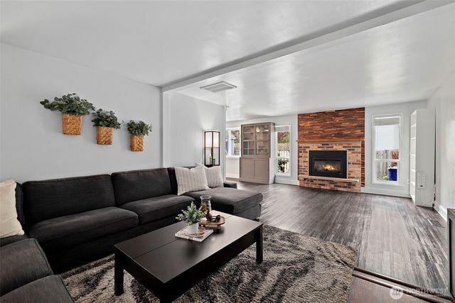 914 S 30th Place, Renton, WA 98055