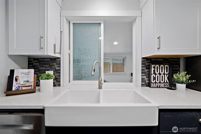 914 S 30th Place, Renton, WA 98055