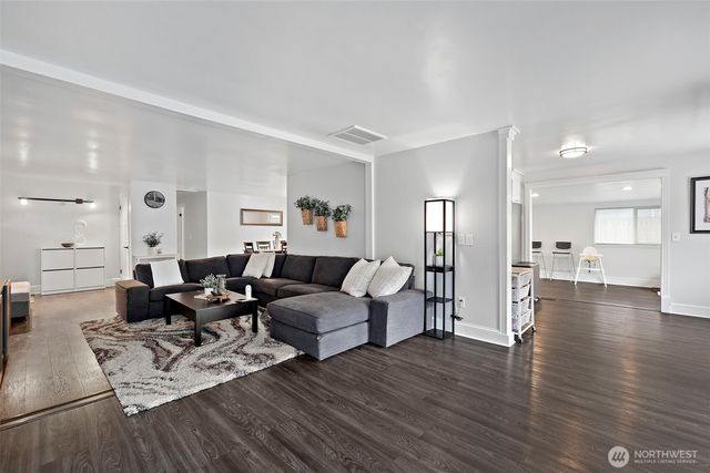 914 S 30th Place, Renton, WA 98055