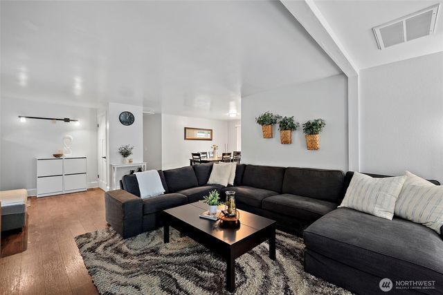 914 S 30th Place, Renton, WA 98055