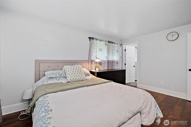 914 S 30th Place, Renton, WA 98055