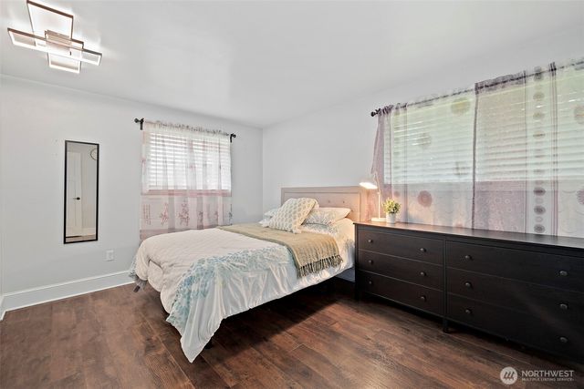 914 S 30th Place, Renton, WA 98055