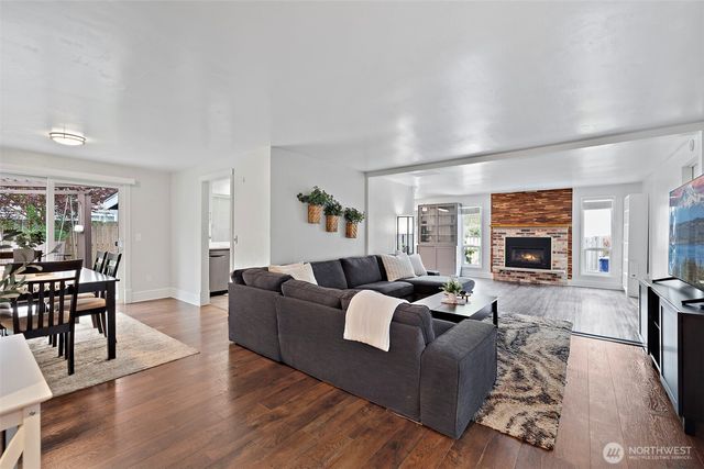 914 S 30th Place, Renton, WA 98055