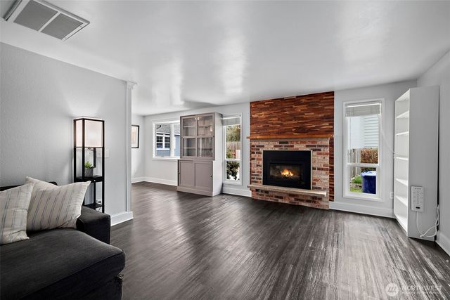 914 S 30th Place, Renton, WA 98055