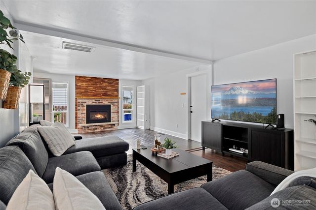 914 S 30th Place, Renton, WA 98055