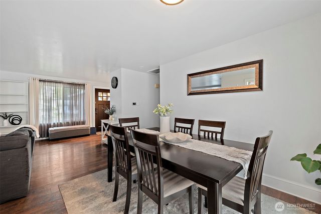 914 S 30th Place, Renton, WA 98055