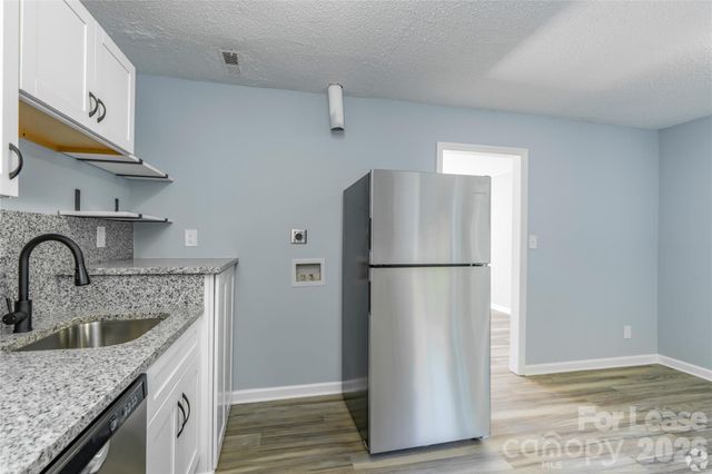300 E Charlotte Avenue 5, Mount Holly, NC 28120