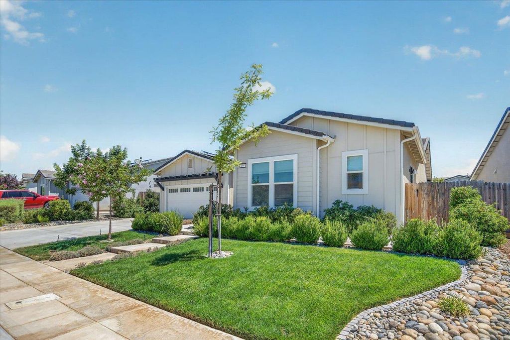 655 Huntington Avenue S, Madera, CA 93636
