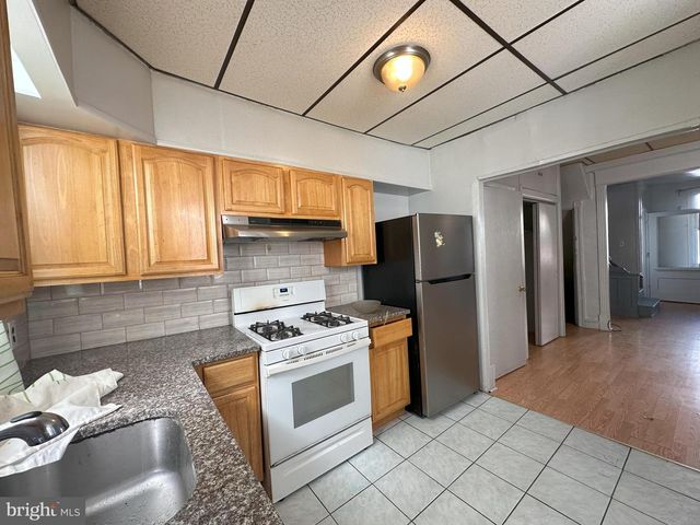 2429 S LAWRENCE ST, Philadelphia, PA 19148