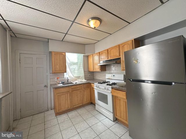 2429 S LAWRENCE ST, Philadelphia, PA 19148