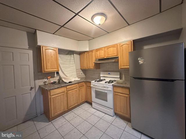 2429 S LAWRENCE ST, Philadelphia, PA 19148