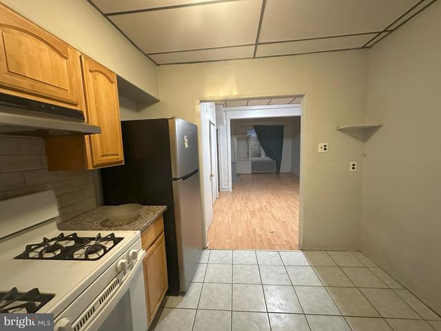 2429 S LAWRENCE ST, Philadelphia, PA 19148