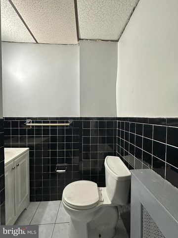 2429 S LAWRENCE ST, Philadelphia, PA 19148