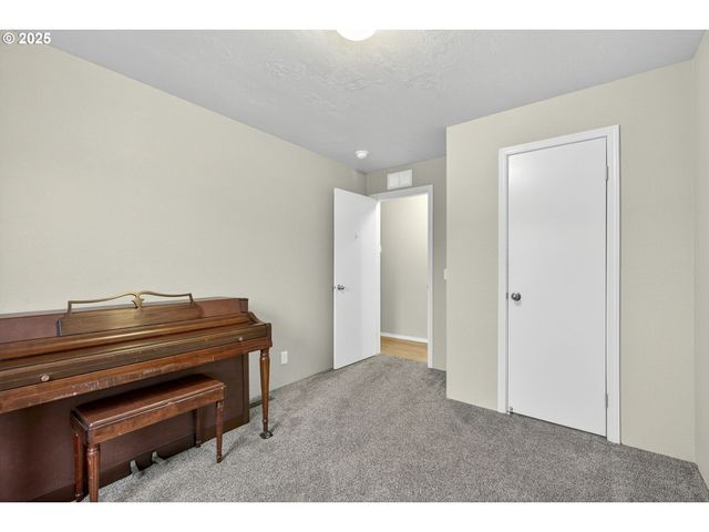 900 Ne FRANCIS Ave 29, Gresham, OR 97030