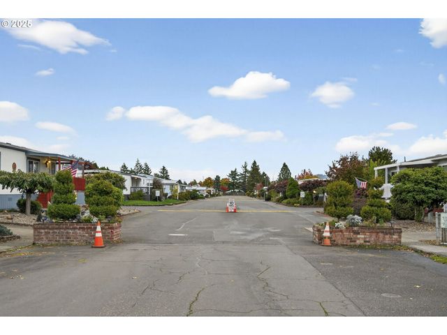 900 Ne FRANCIS Ave 29, Gresham, OR 97030