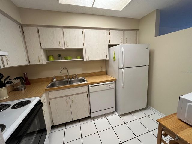 670 GREEN VALLEY ROAD F5, Palm Harbor, FL 34683