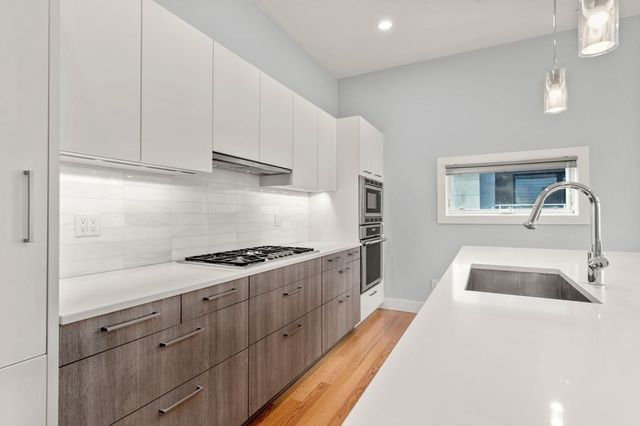 45 A Street 4, Boston, MA 02127