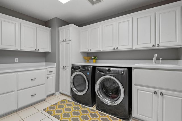 2012 Pine Ridge Drive, West Saint Paul, MN 55118