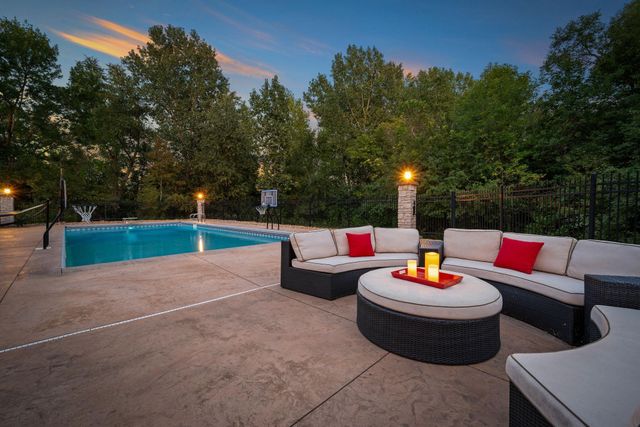 2012 Pine Ridge Drive, West Saint Paul, MN 55118