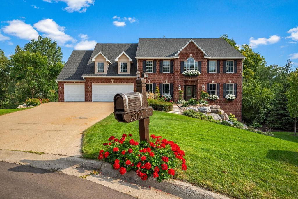 2012 Pine Ridge Drive, West Saint Paul, MN 55118