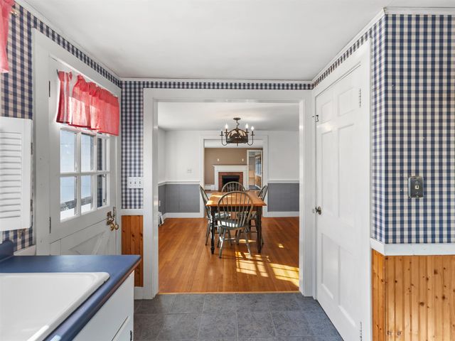 31 Ashland Street, Nashua, NH 03064