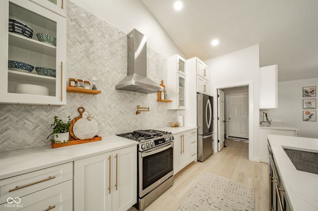 11416 Falling Water Way, Fishers, IN 46037