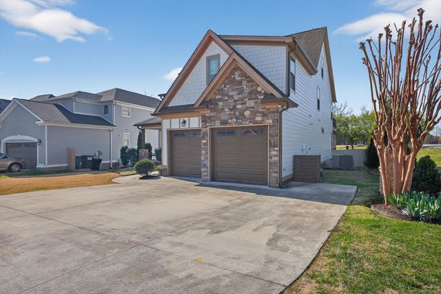 8106 Savannah Bay Drive, Ooltewah, TN 37363