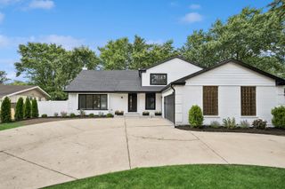 4035 Crestwood Drive, Glenview, IL 60026
