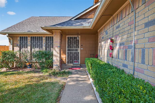 6202 Quiet Village Court, Houston, TX 77053