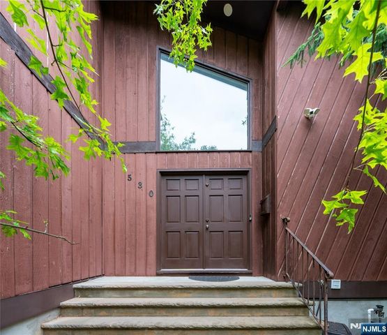 530A Hughes Street, Northvale, NJ 07647