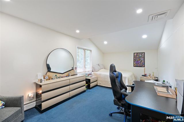 530A Hughes Street, Northvale, NJ 07647