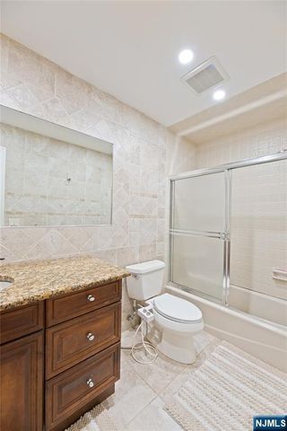 530A Hughes Street, Northvale, NJ 07647
