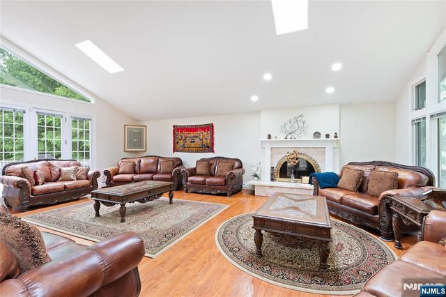 530A Hughes Street, Northvale, NJ 07647