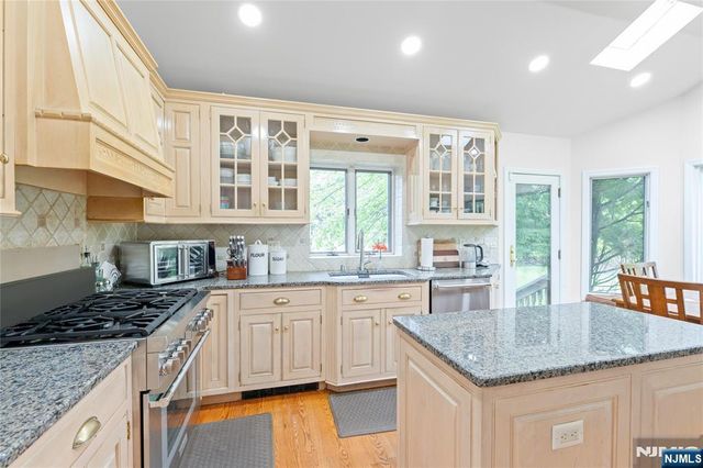 530A Hughes Street, Northvale, NJ 07647