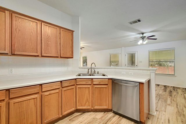 8605 Ganttcrest DR, Austin, TX 78749