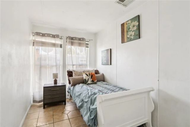 16079 Yarnell C27, Sylmar, CA 91342