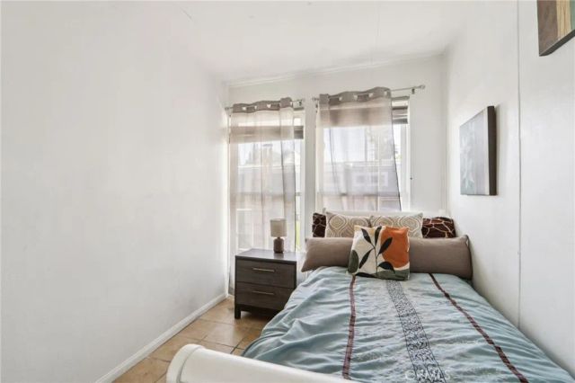 16079 Yarnell C27, Sylmar, CA 91342