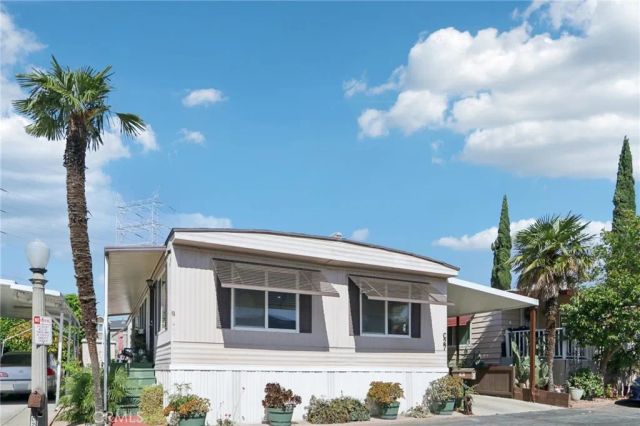 16079 Yarnell C27, Sylmar, CA 91342