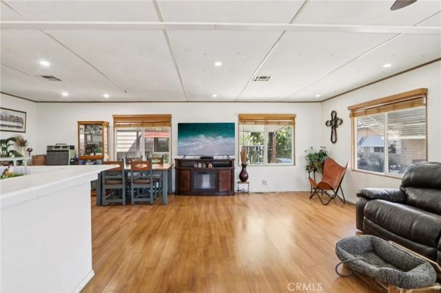 16079 Yarnell C27, Sylmar, CA 91342